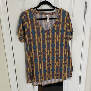 Like New - LulaRoe Christy T - short sleeve V-Neck Top (L)